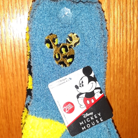 2 PK of Mickey & Minnie Mouse Fuzzy Socks NWT - Picture 4 of 16